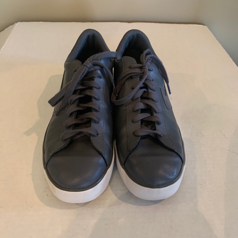 Nikes - Picture 5 of 6